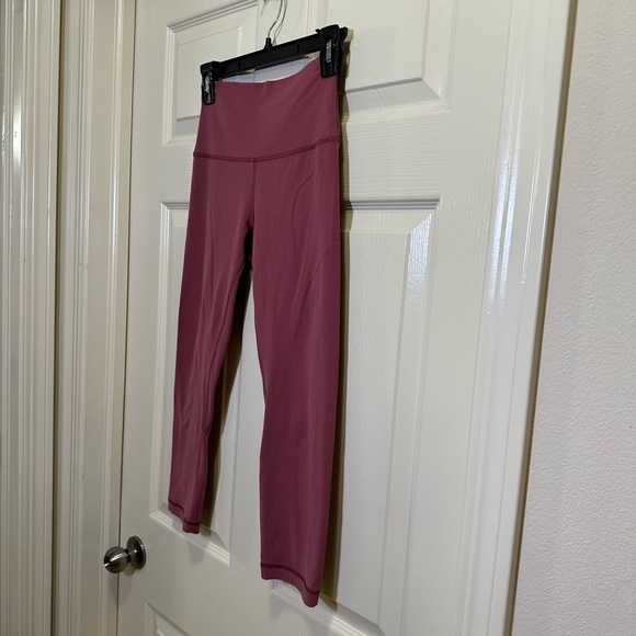 Lululemon cropped leggings magenta color size 6 - Picture 2 of 6